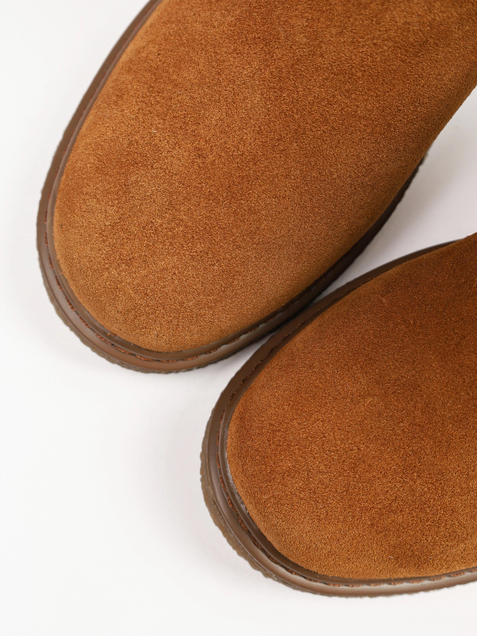 Ботинки рыжего цвета с ремешком на низком каблуке